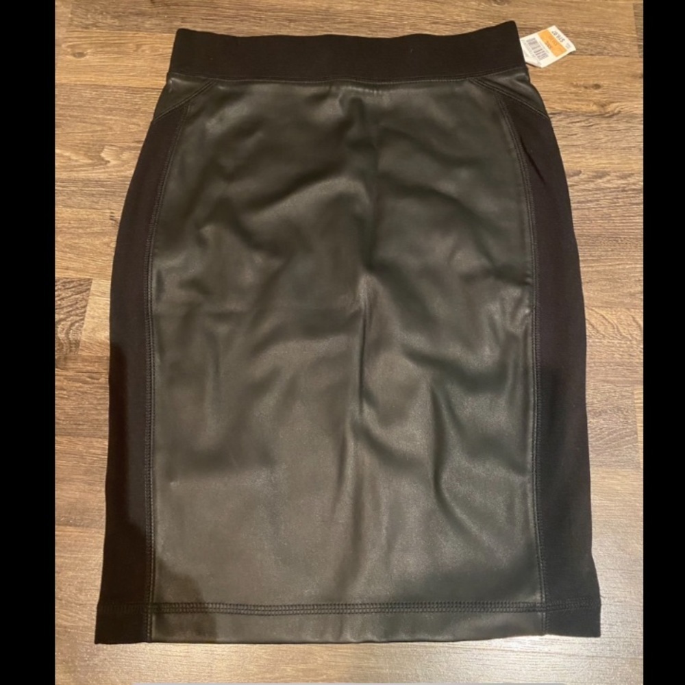 Jersey Leather look skirt NWT size small blk